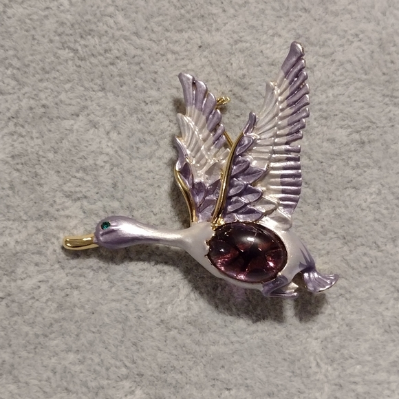 Vtg. 80s-90s Amethyst Canadian Goose Brooch, Satin Silver Tone - Picture 9 of 14